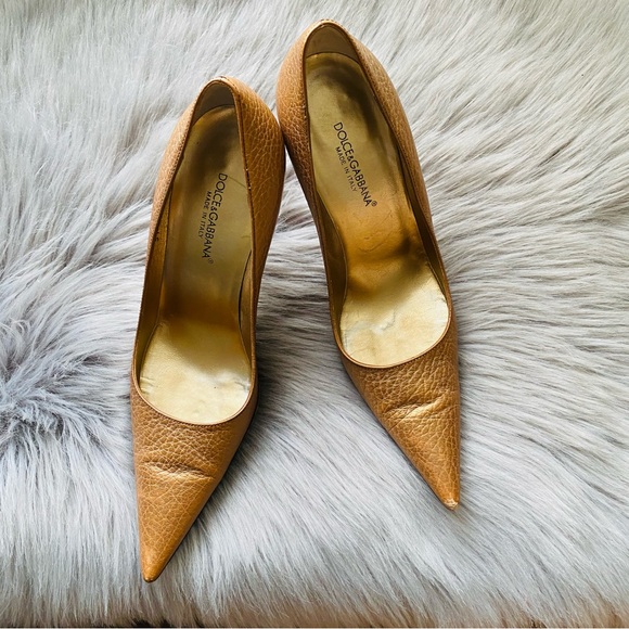 Gold Dolce & Gabbana Textured Pumps - Picture 2 of 9